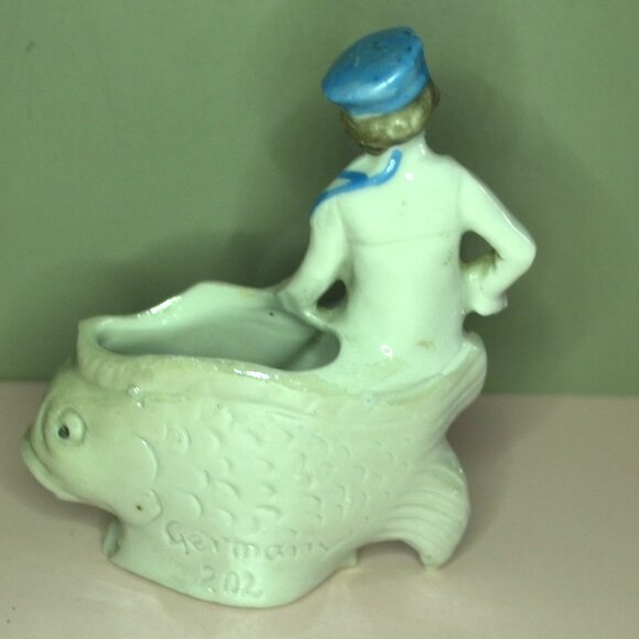 Vintage Figurine Souvenir Of Ireland Sailorboy On Fish Lettering From Ki… - Picture 3 of 7